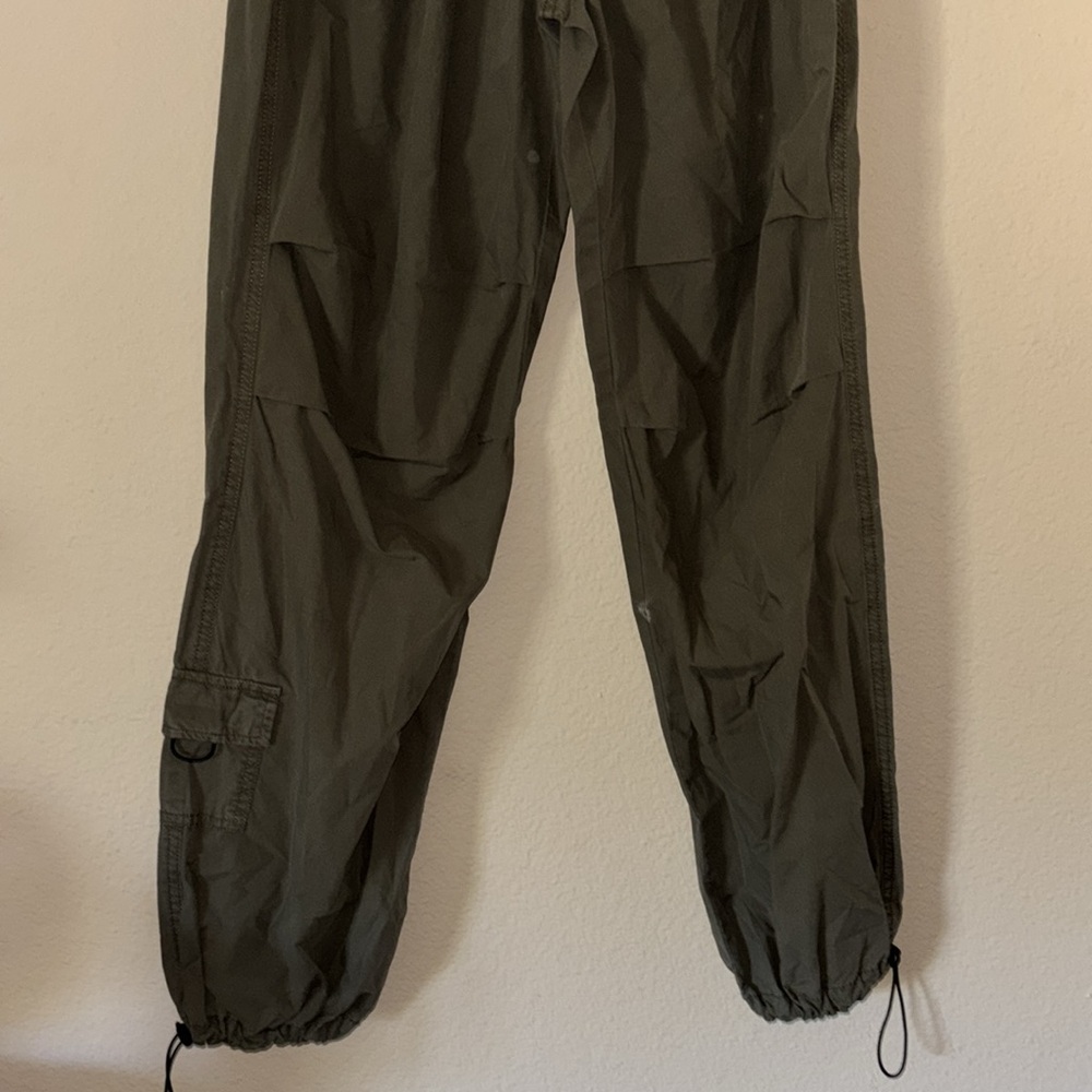 NWT Garage Paxton Parachute Pants In The Color Army Green - Picture 2 of 5